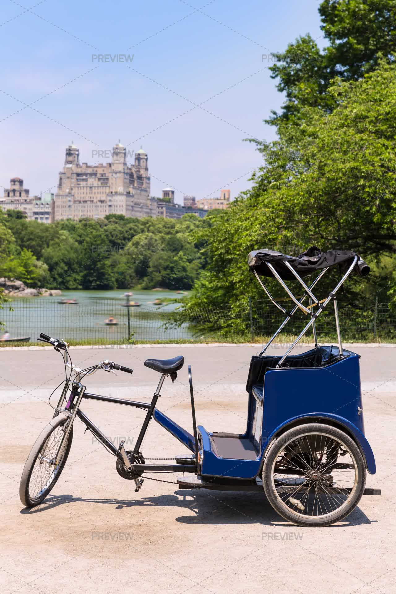 Bilo Riksha Rickshaw Bike By The Lake In Central Park Manhattan New York - Stock ...